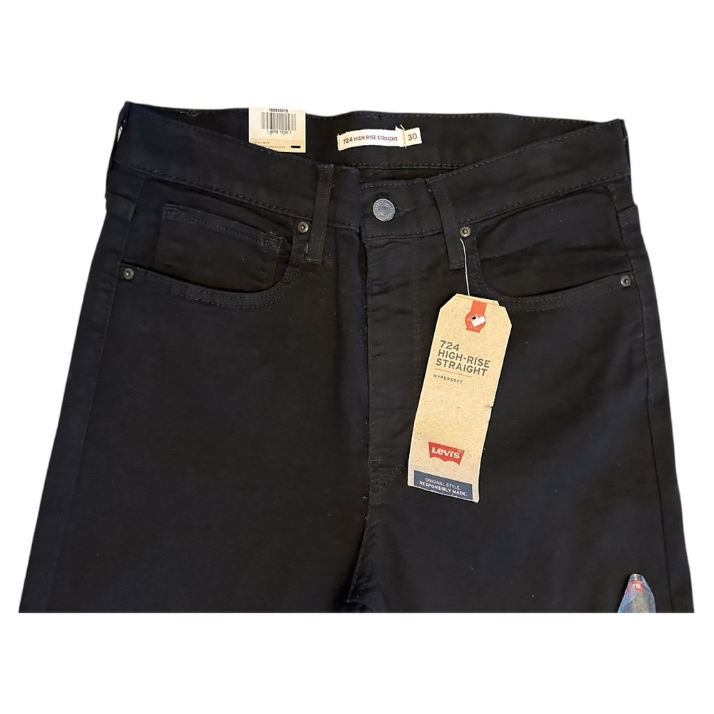 NWT Levi’s 724 HIGH RISE STRAIGHT leg women’s jeans W30 L32